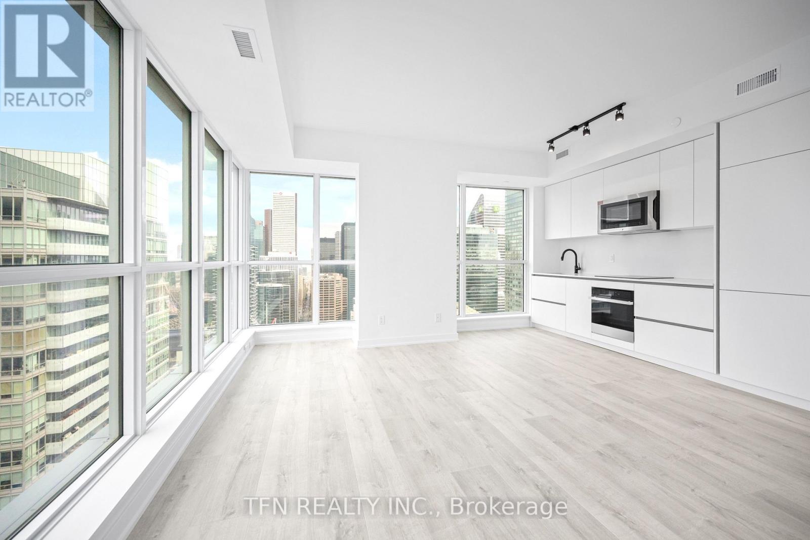 #4506 327 KING STREET W - 2