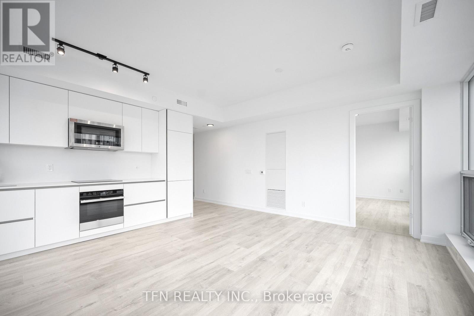 #4506 327 KING STREET W - 4