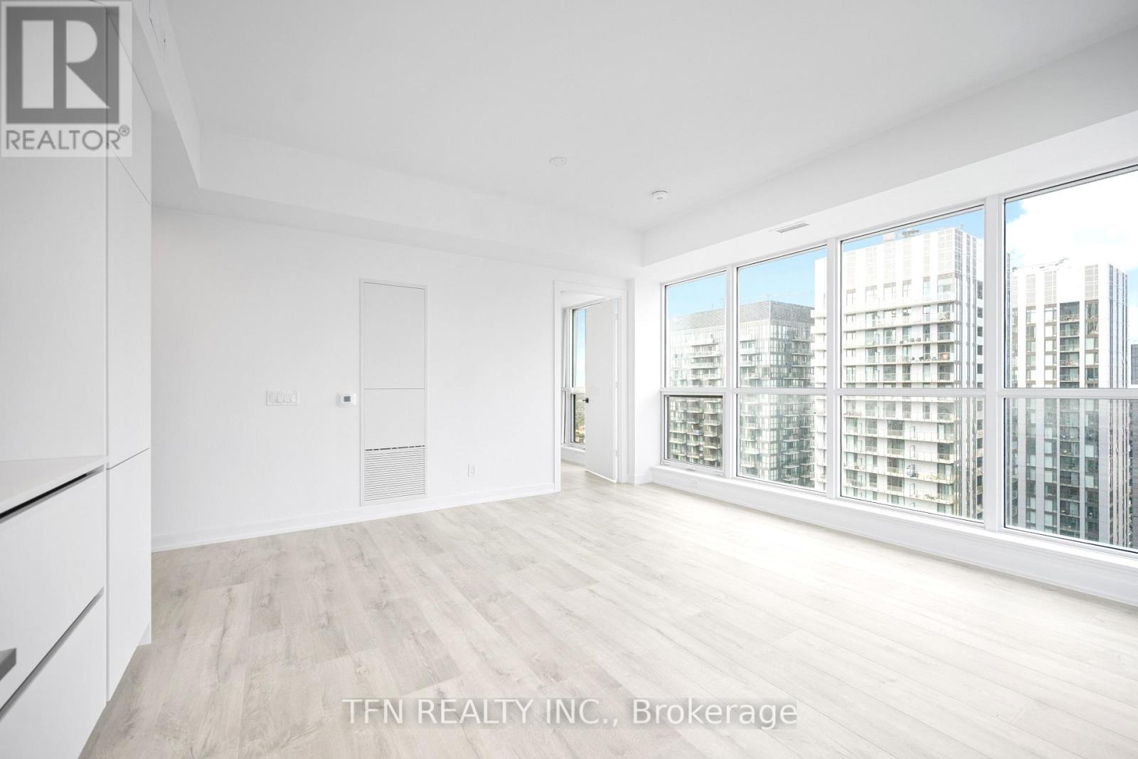 #4506 327 KING STREET W - 5
