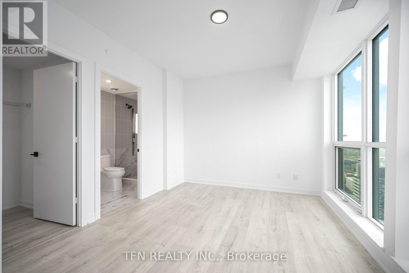#4506 327 KING STREET W - 6