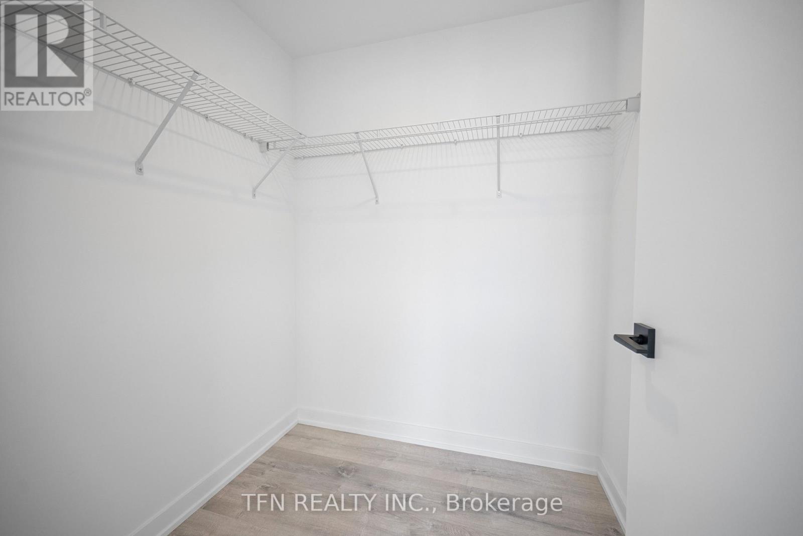 #4506 327 KING STREET W - 8