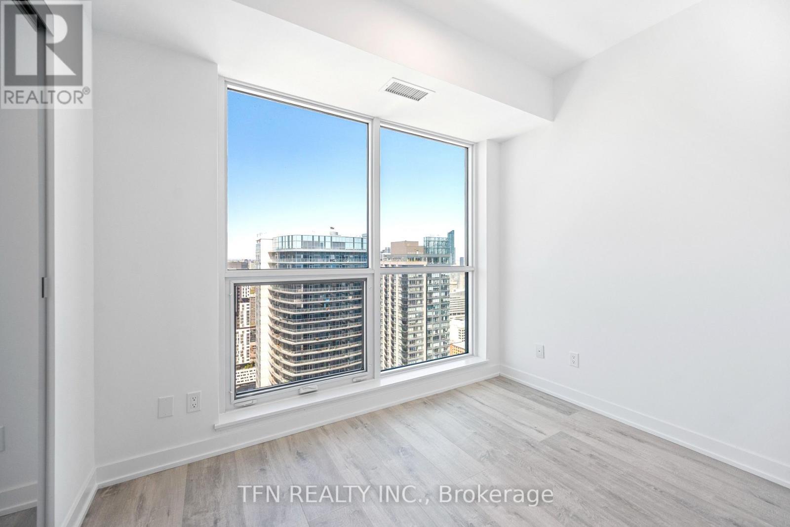 #4505 327 KING STREET W - 10