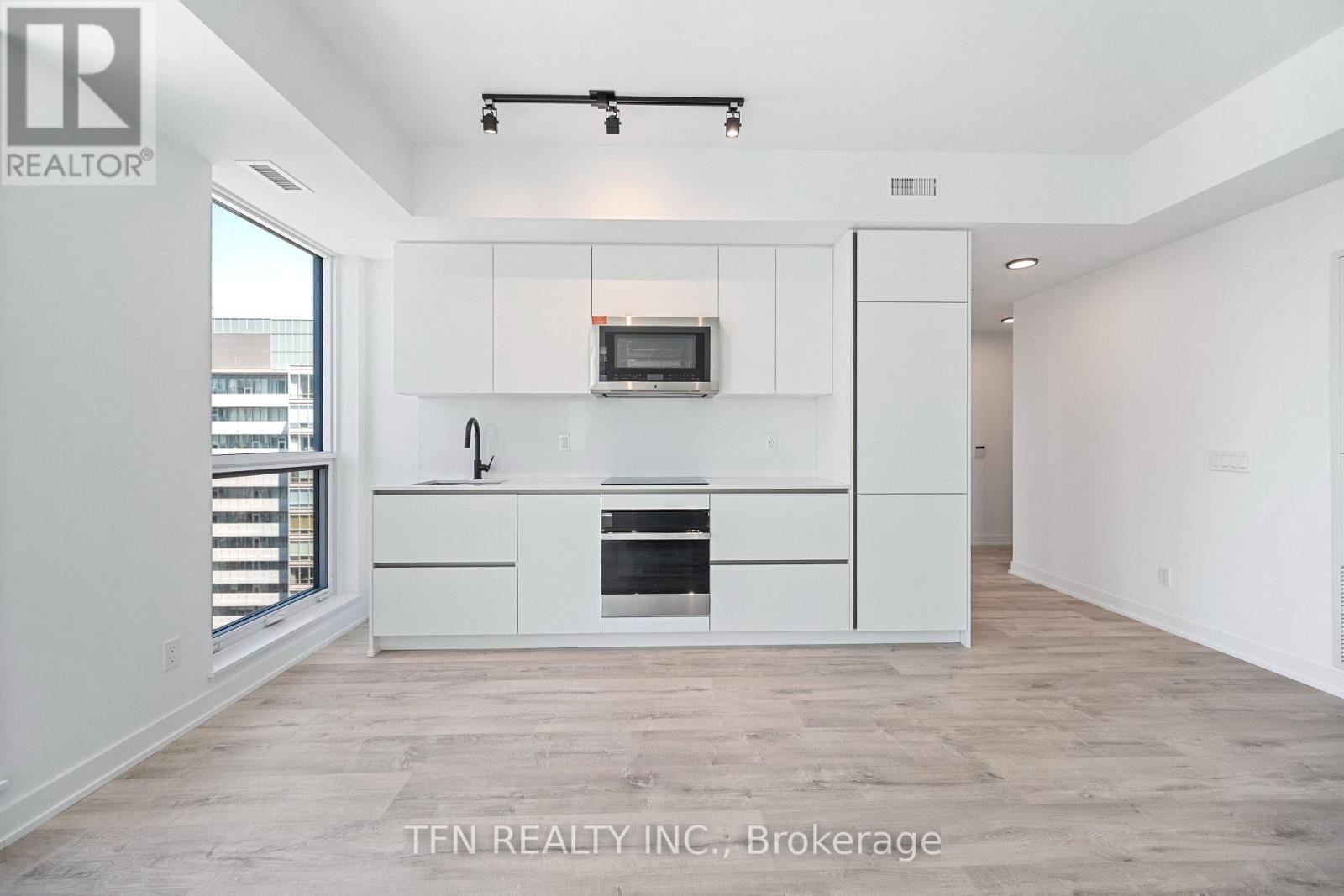 #4505 327 KING STREET W - 2