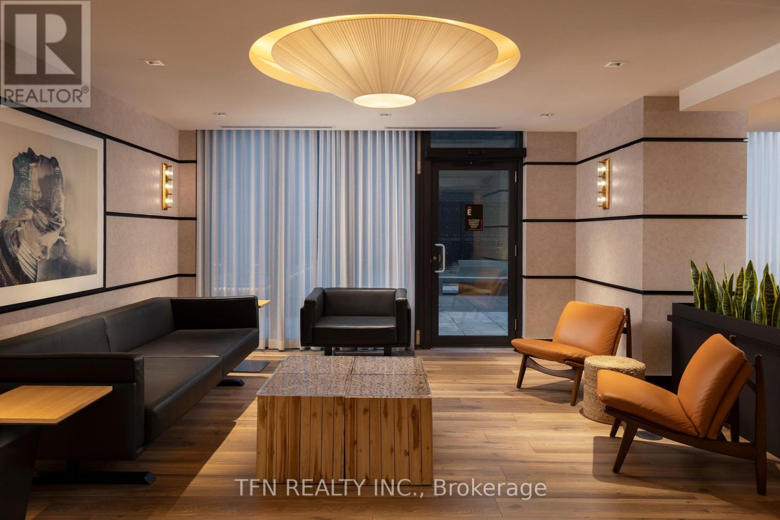 #4505 327 KING STREET W - 21