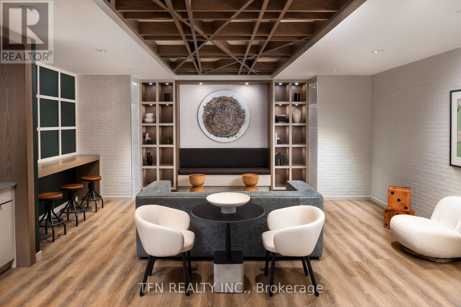 #4505 327 KING STREET W - 25
