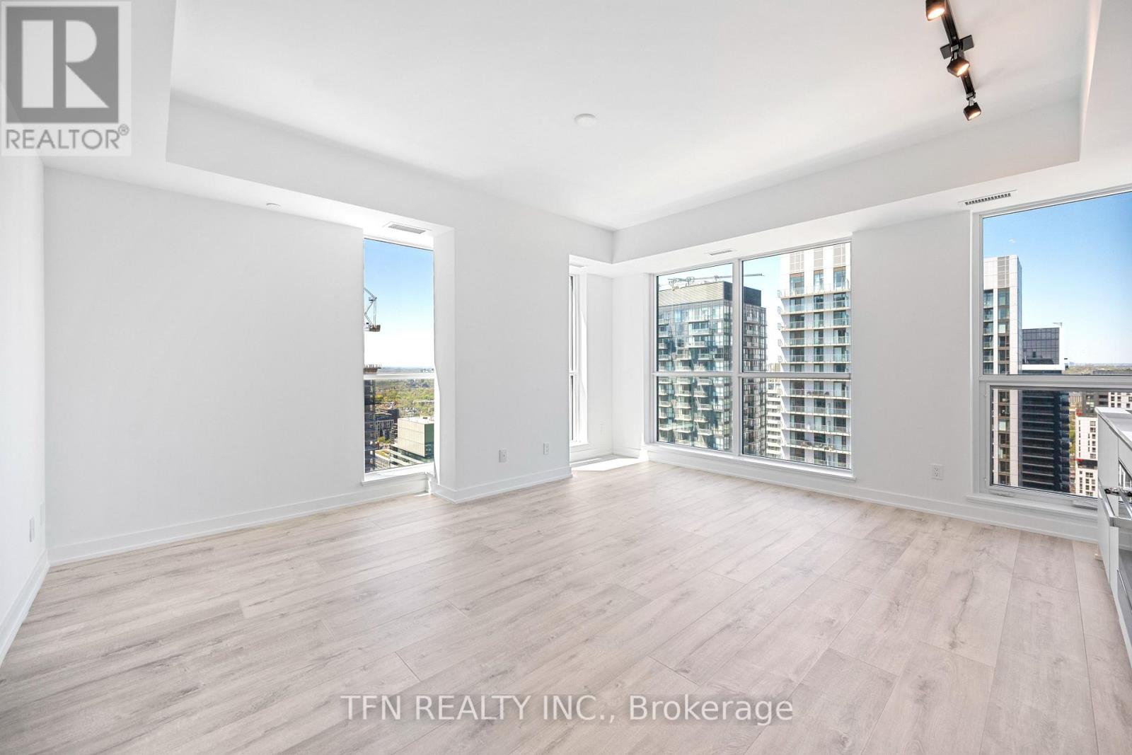 #4505 327 KING STREET W - 5