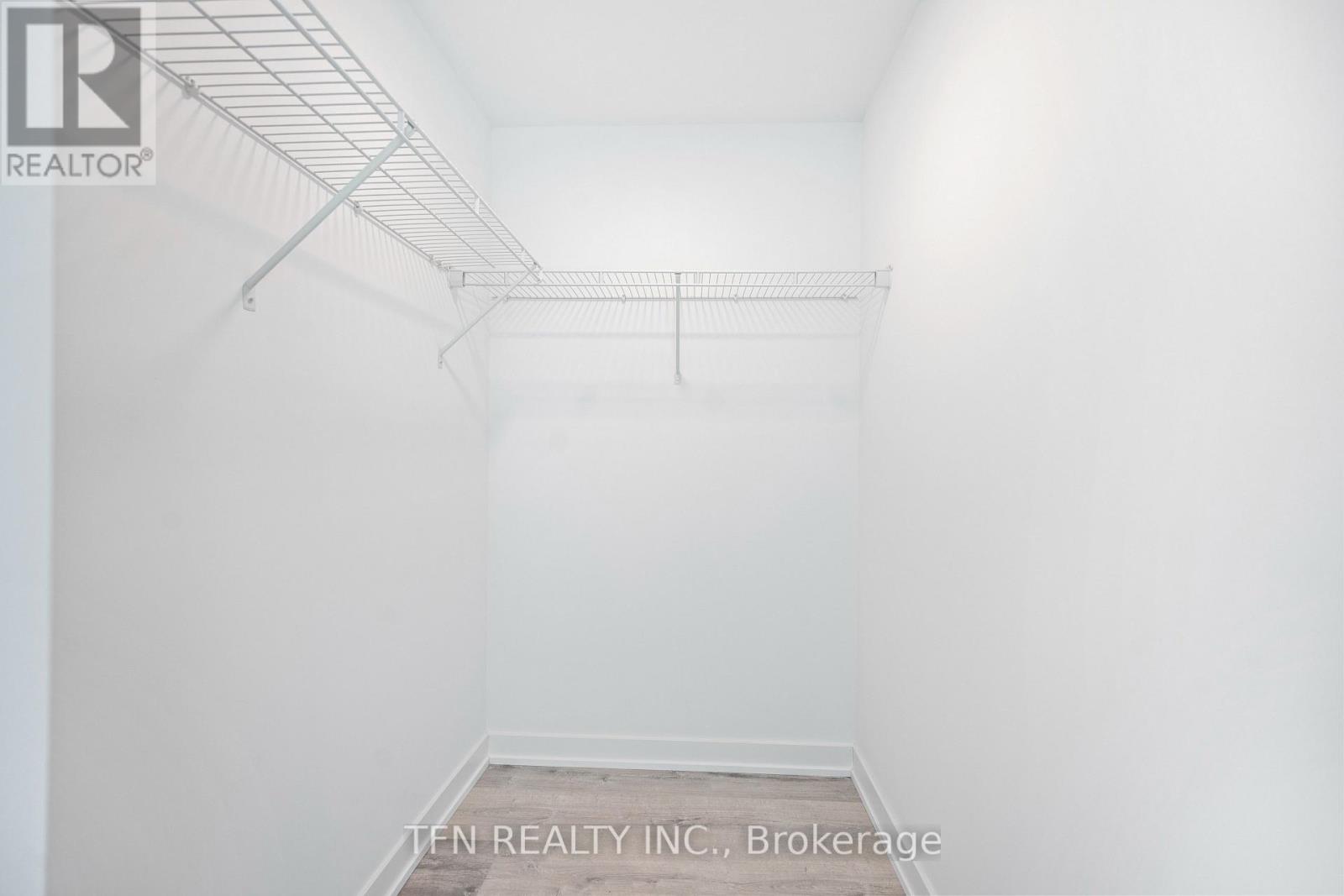 #4505 327 KING STREET W - 8