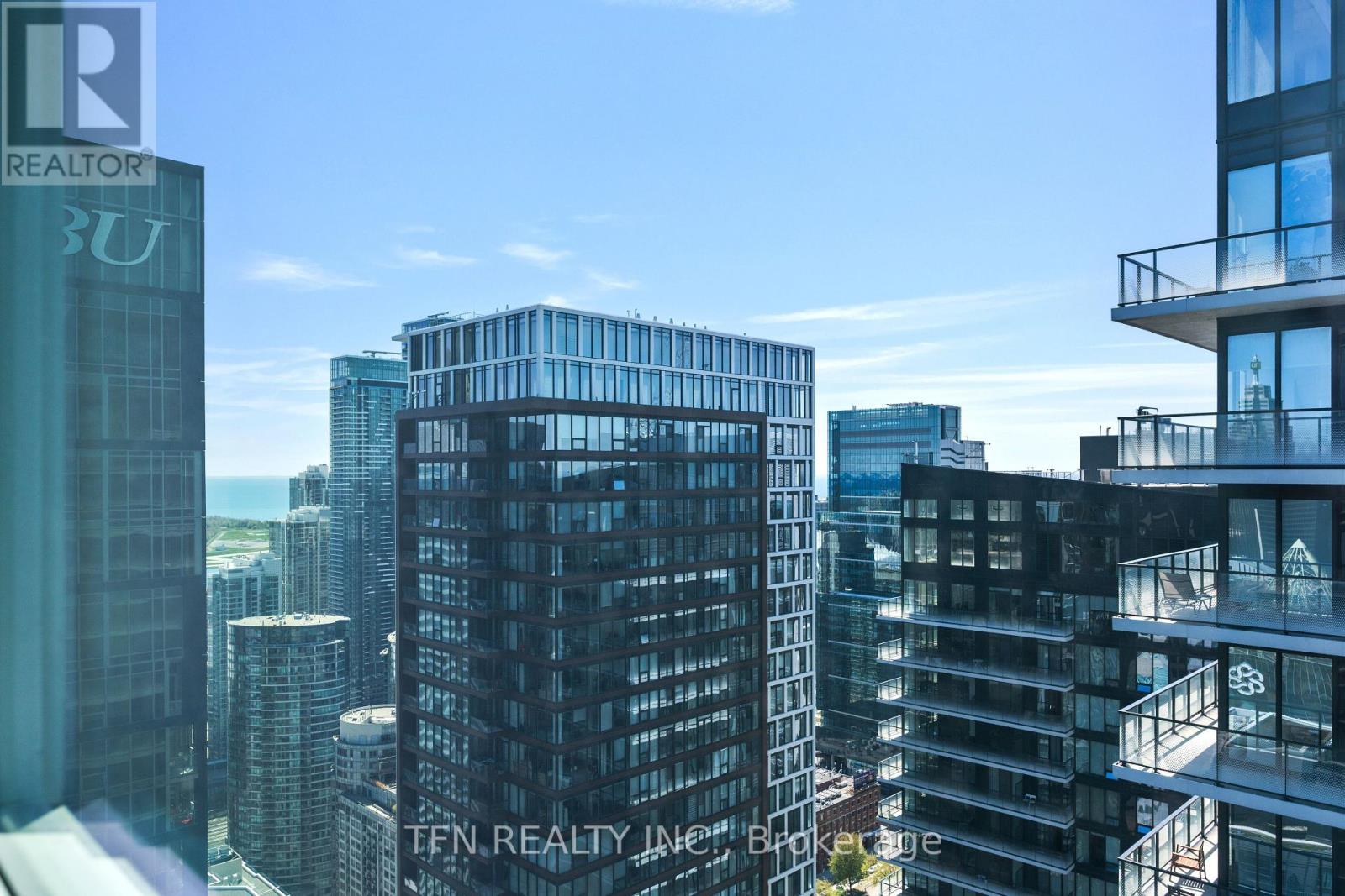 #4704 327 KING STREET W - 13