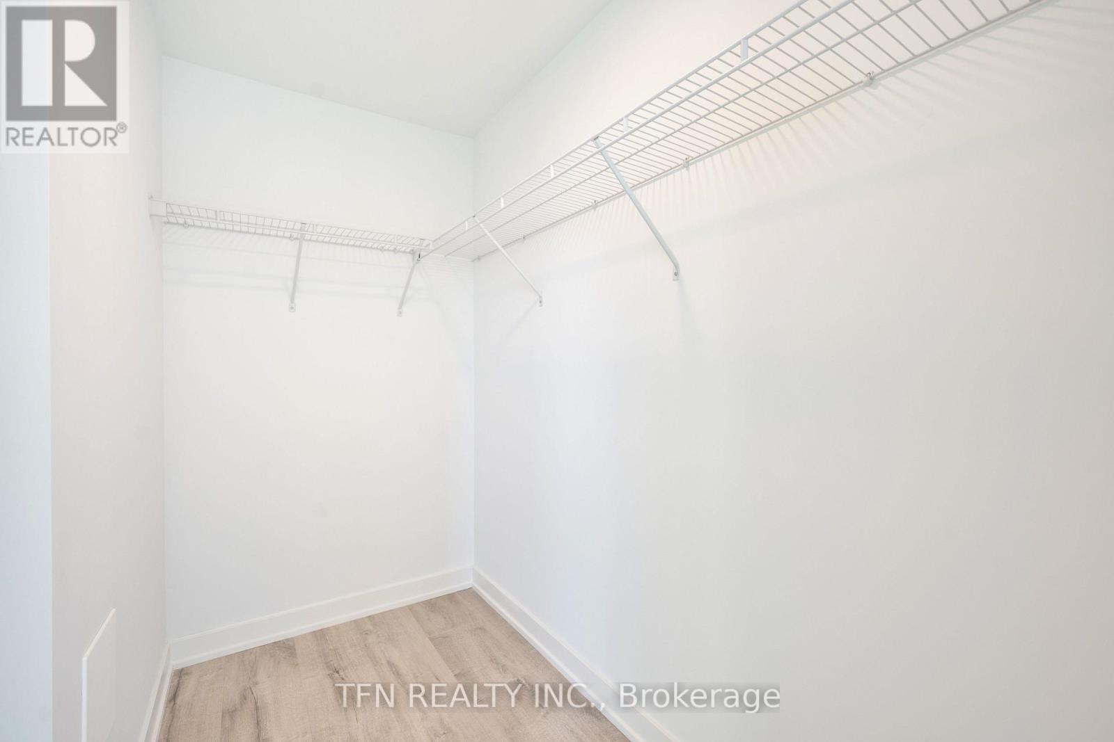 #4704 327 KING STREET W - 7