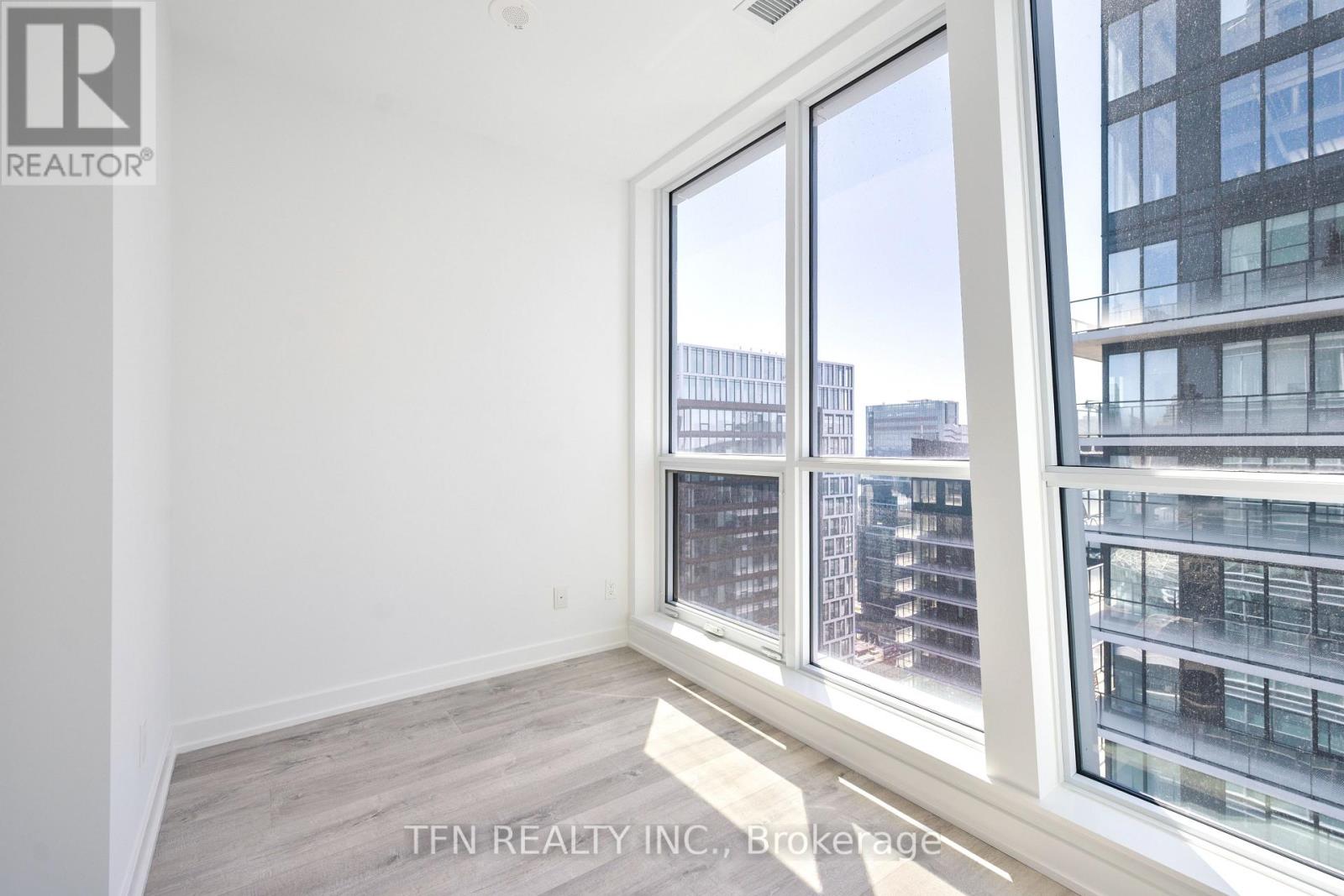 #4704 327 KING STREET W - 9