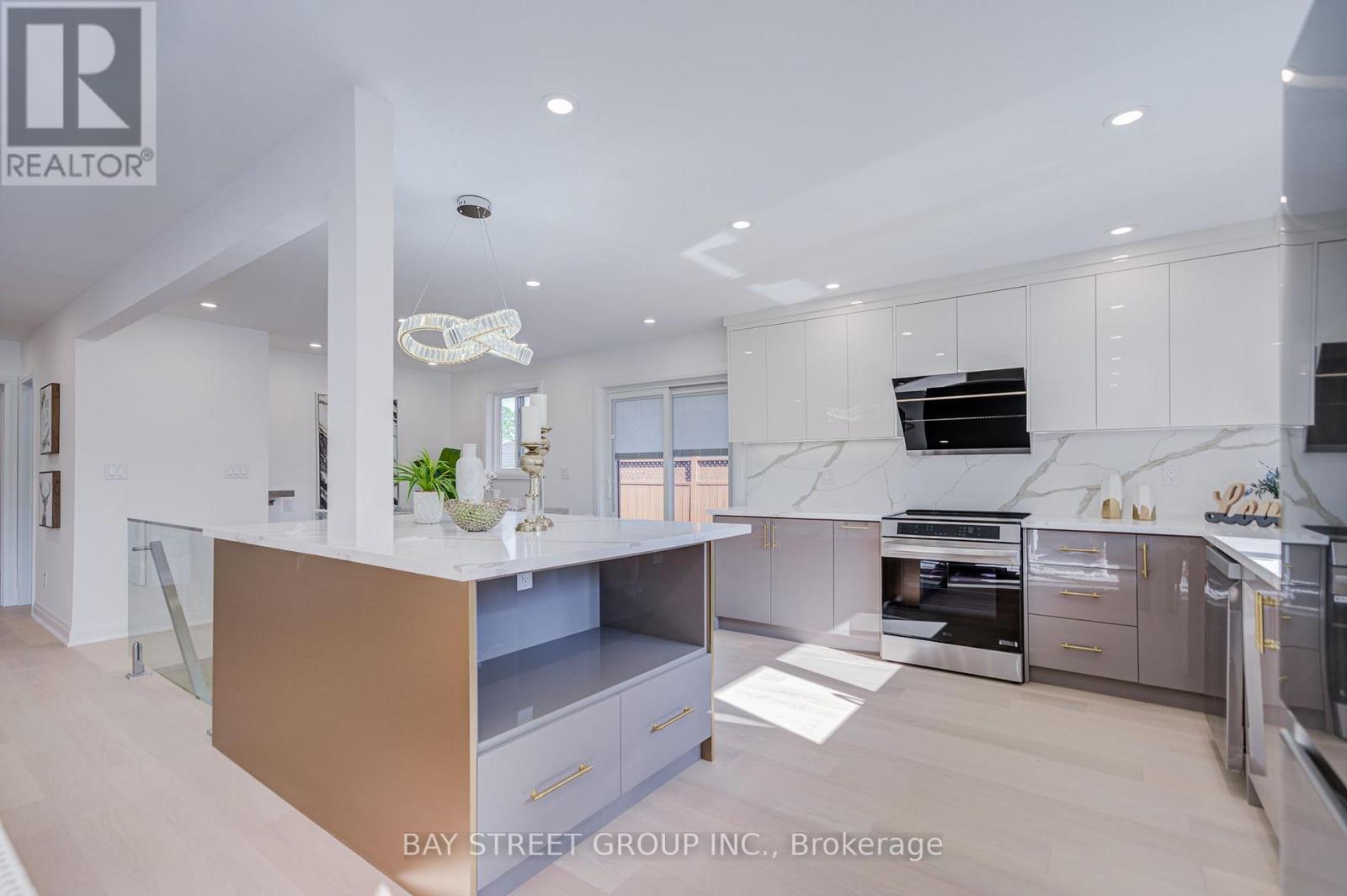 60 WARNER AVENUE - 10