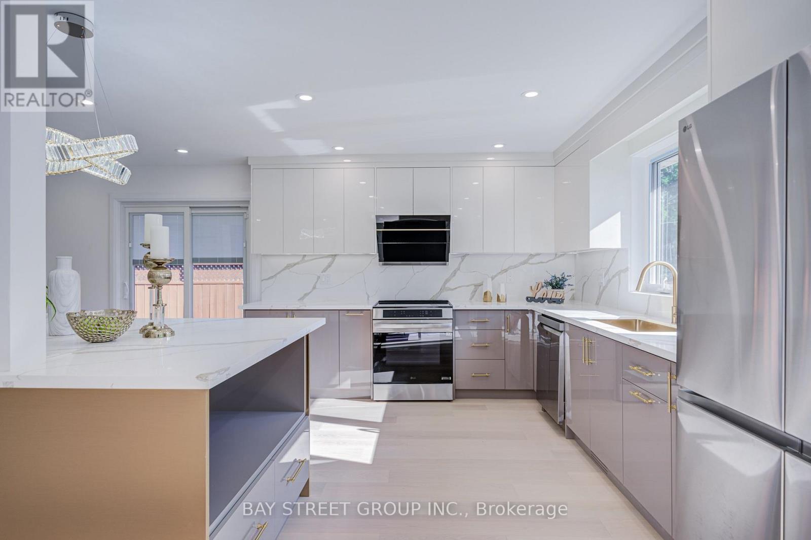 60 WARNER AVENUE - 16