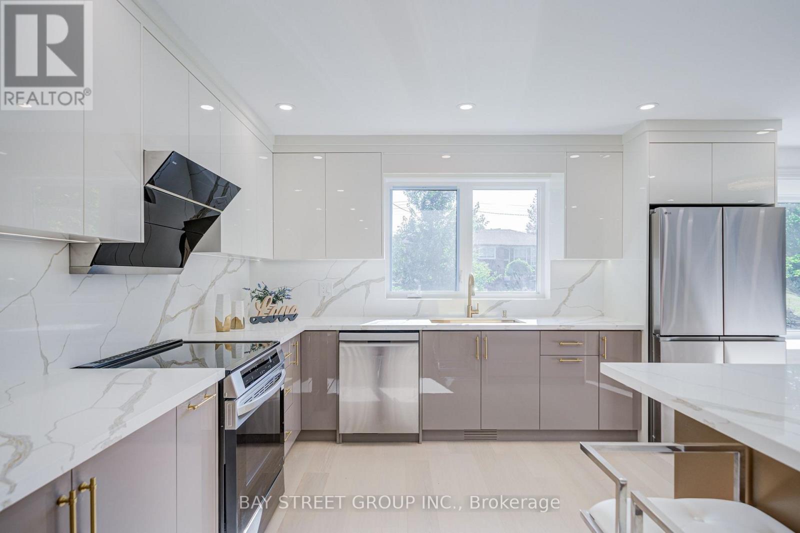 60 WARNER AVENUE - 17