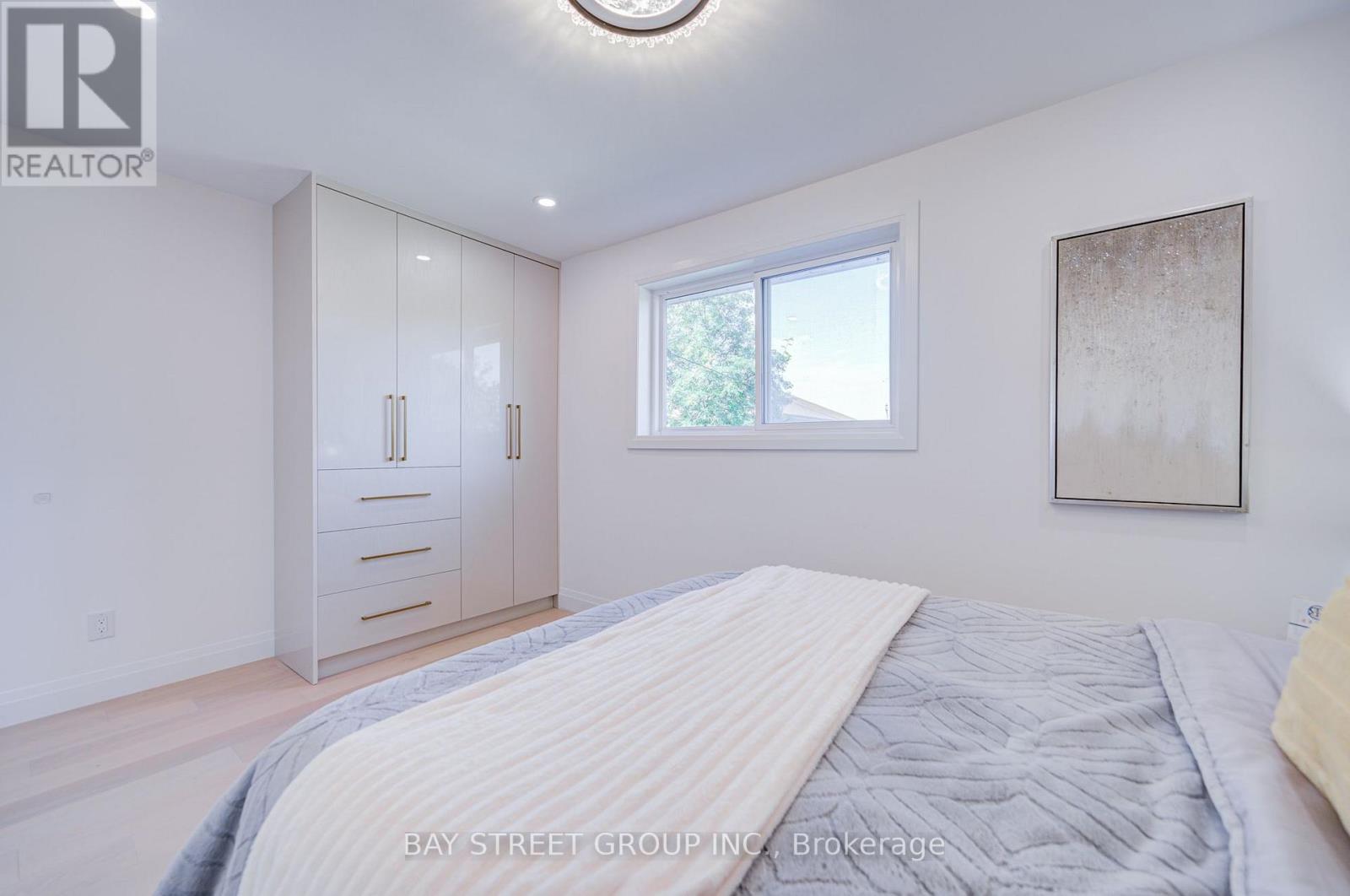 60 WARNER AVENUE - 21