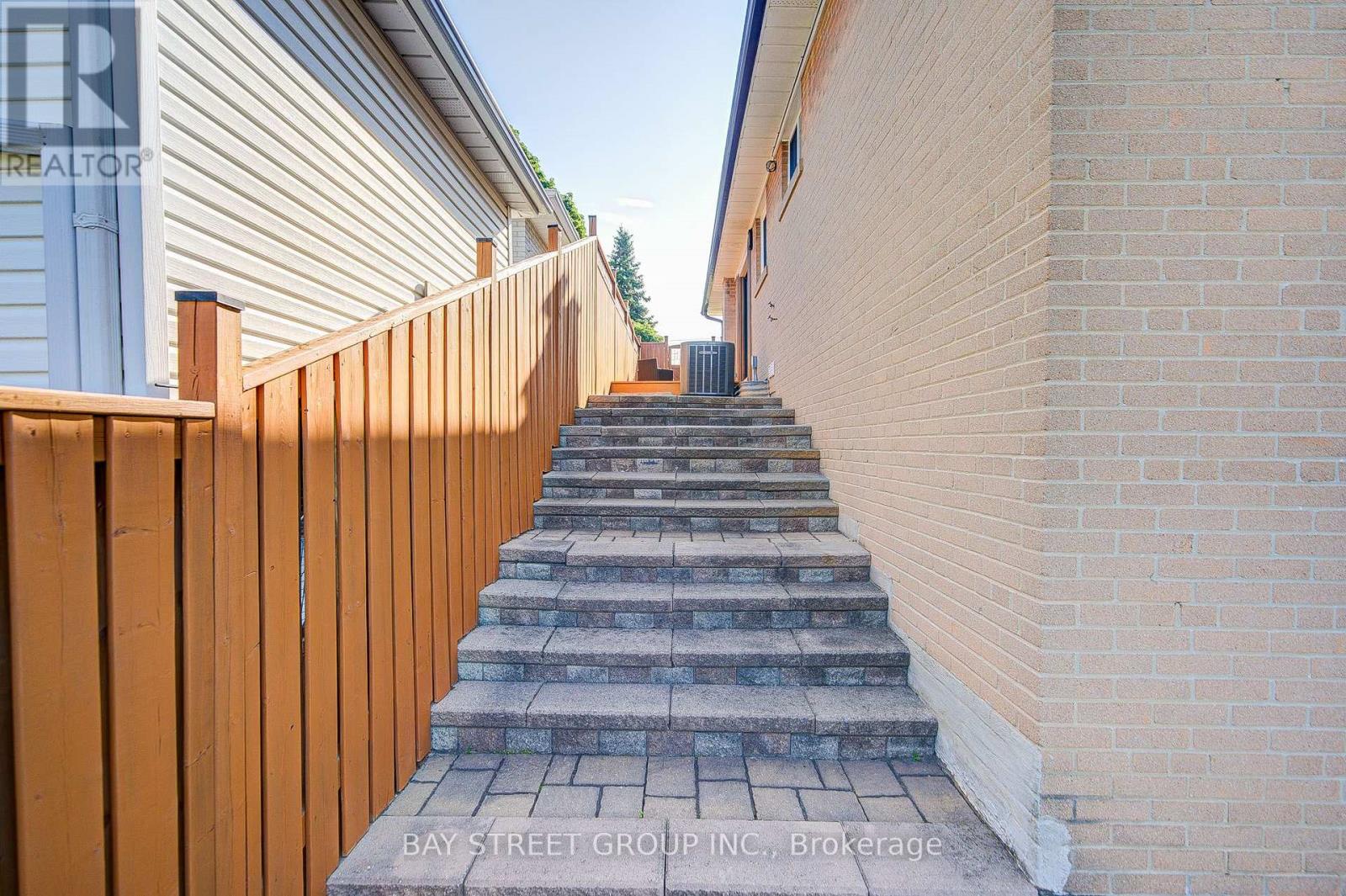 60 WARNER AVENUE - 39