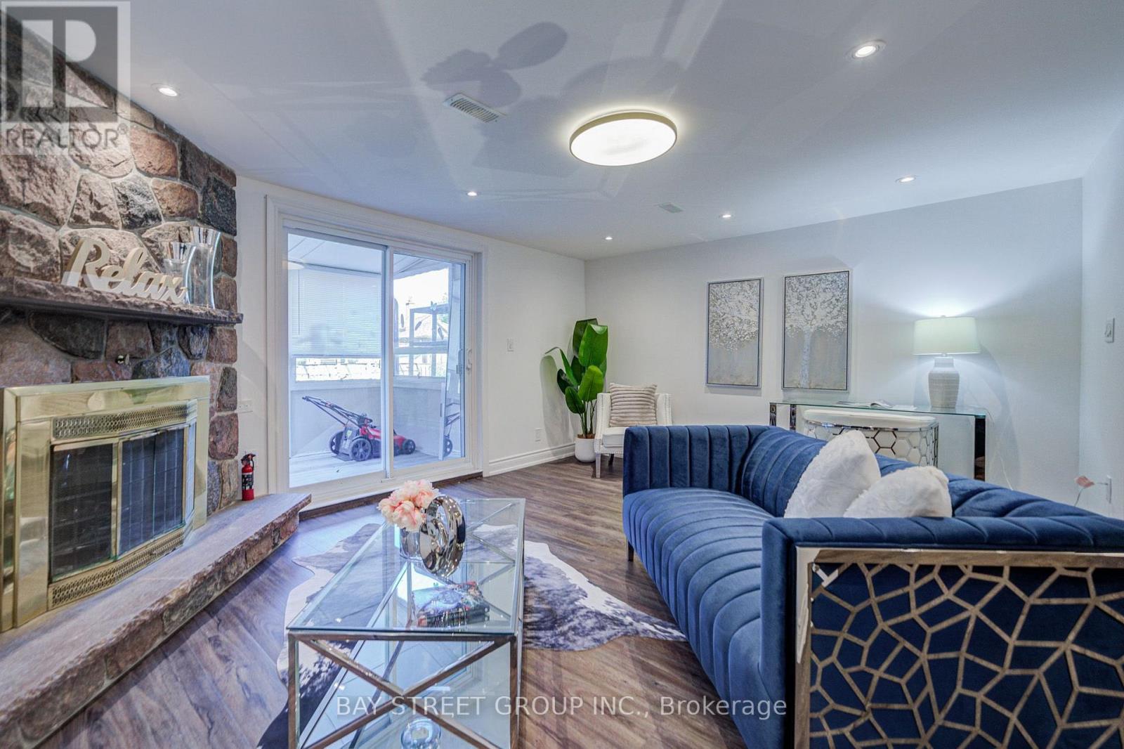 60 WARNER AVENUE - 43