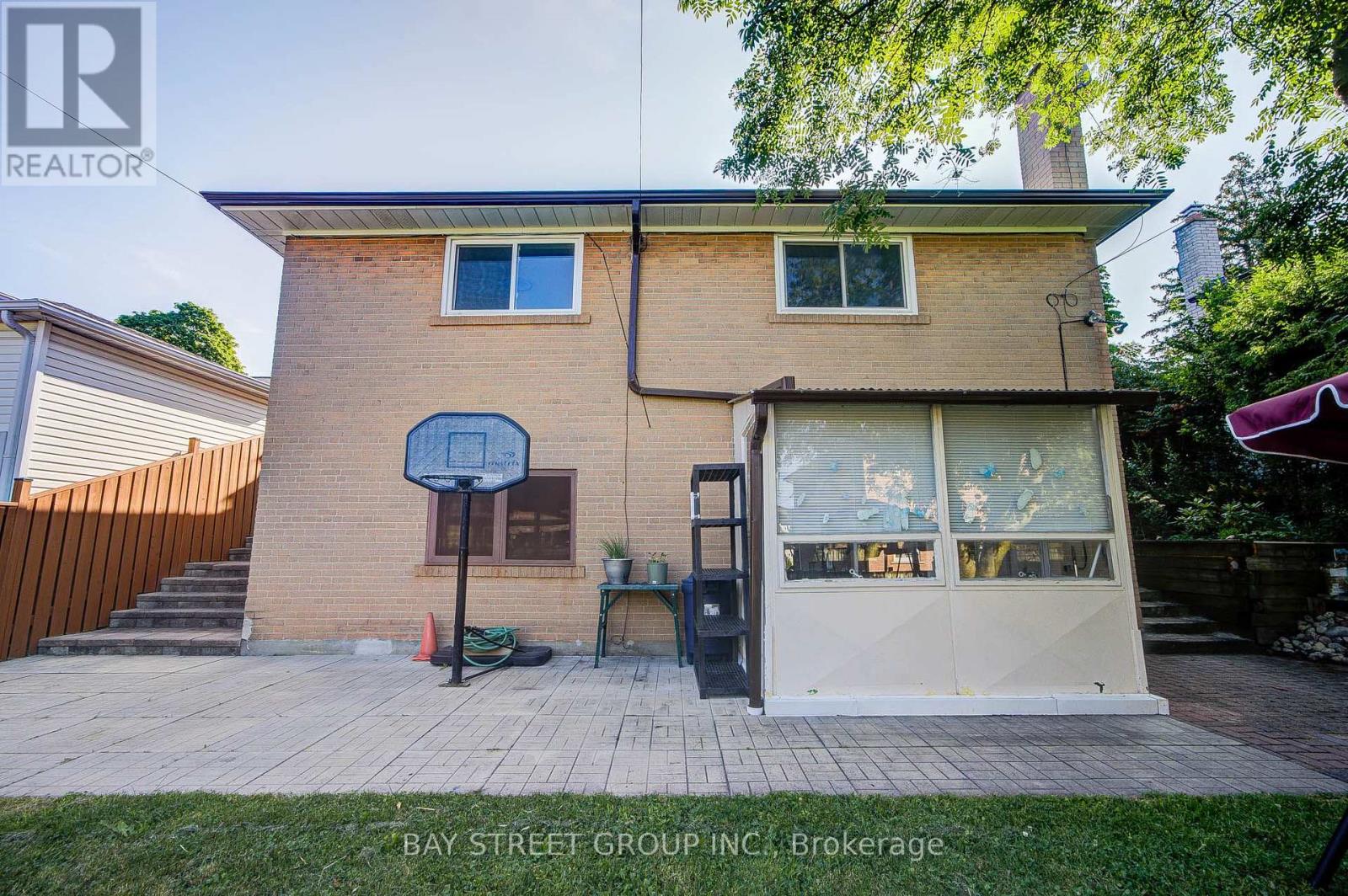 60 WARNER AVENUE - 44