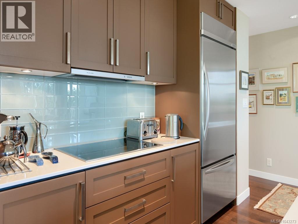#412 999 Burdett Ave - 10