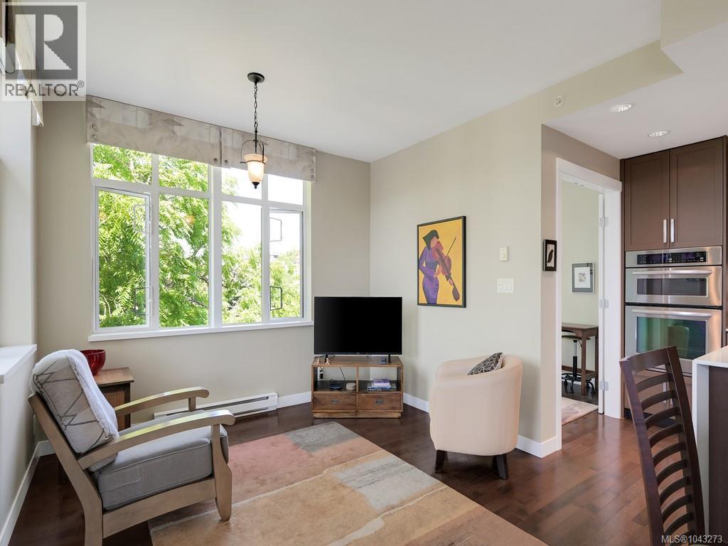 #412 999 Burdett Ave - 14