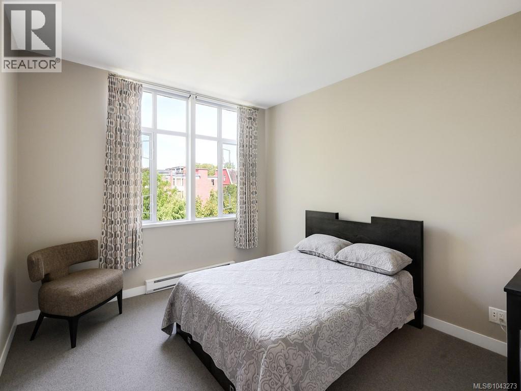#412 999 Burdett Ave - 16