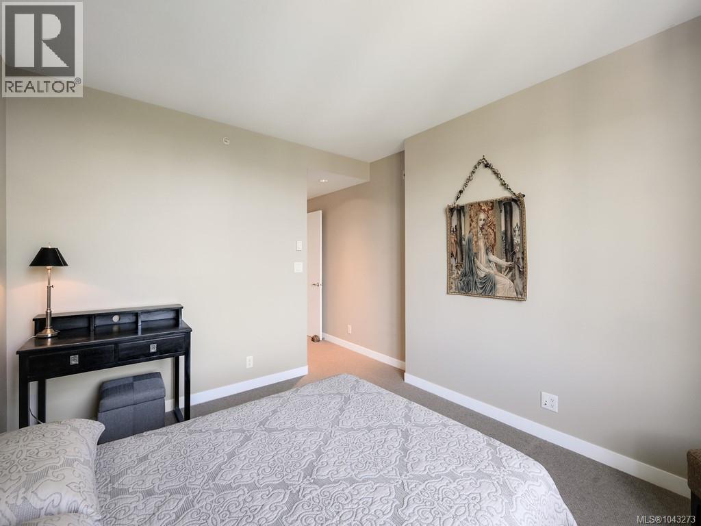 #412 999 Burdett Ave - 18