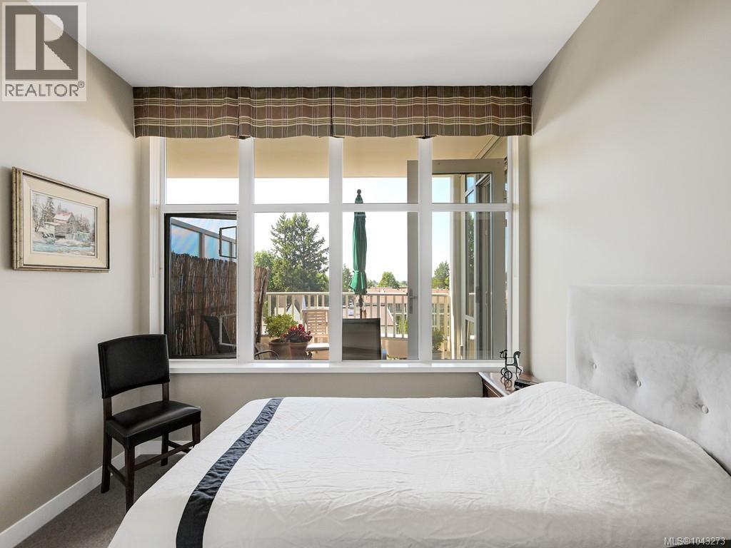 #412 999 Burdett Ave - 22