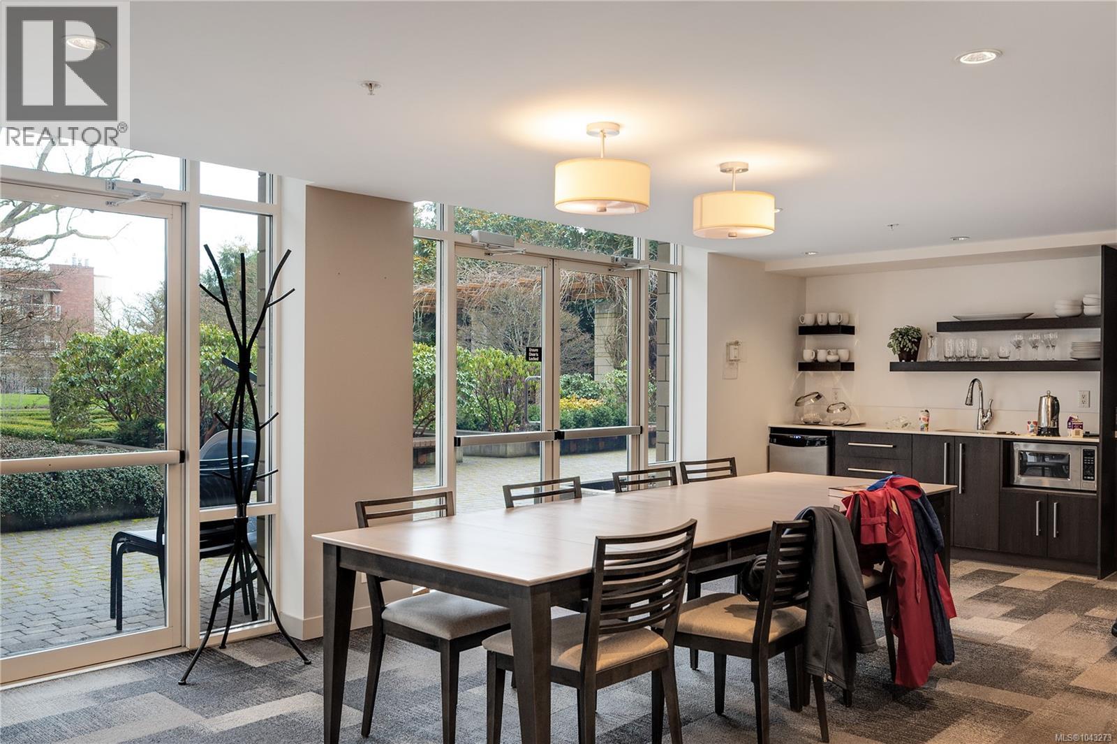 #412 999 Burdett Ave - 29