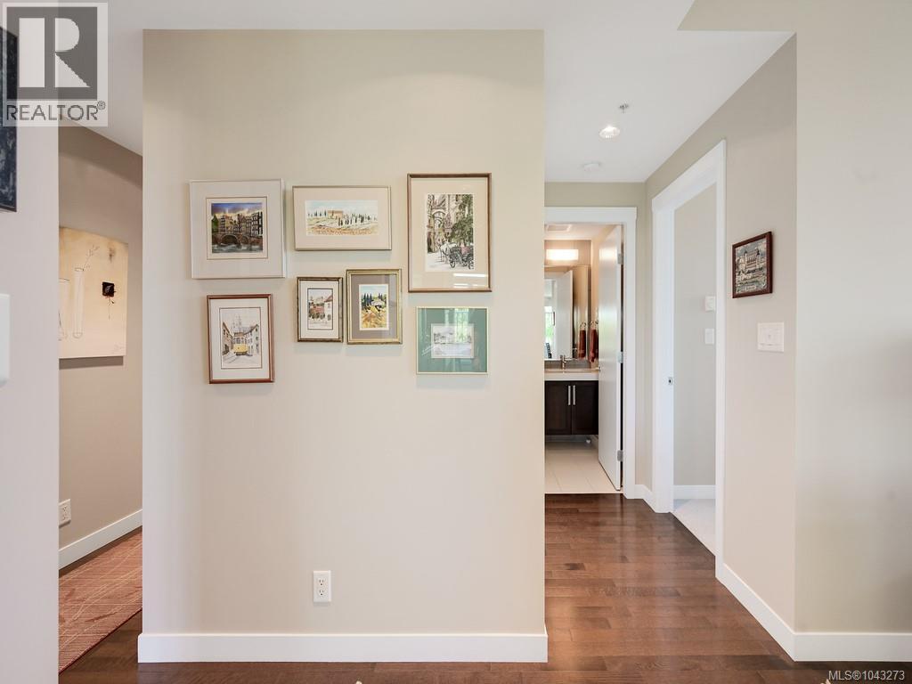#412 999 Burdett Ave - 26