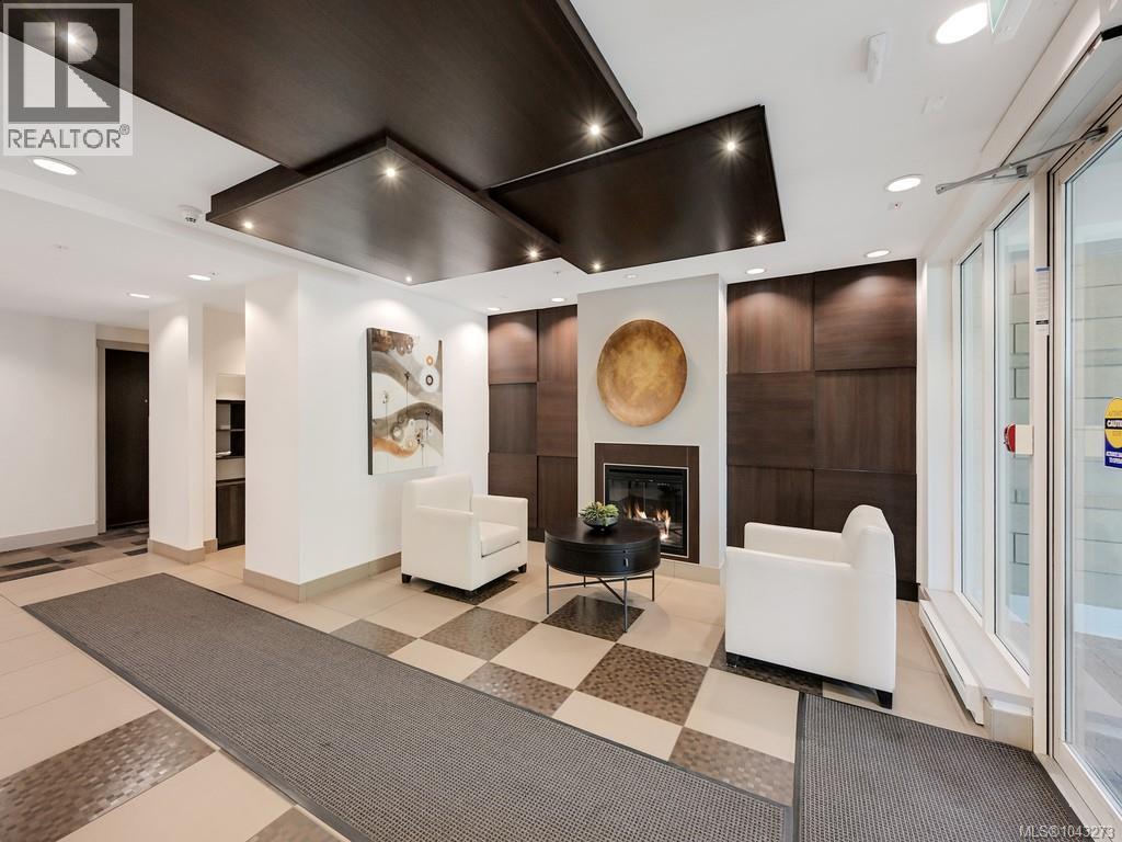 #412 999 Burdett Ave - 31