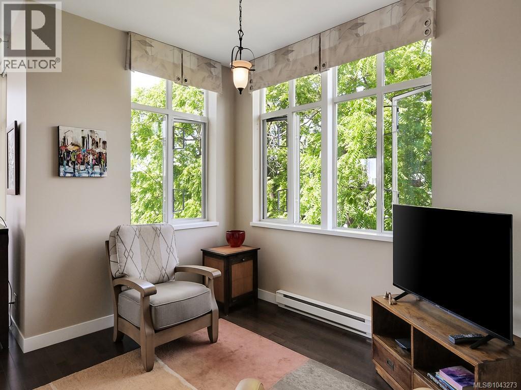 #412 999 Burdett Ave - 15