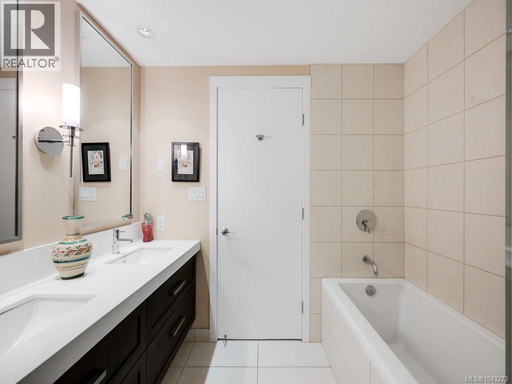 #412 999 Burdett Ave - 20
