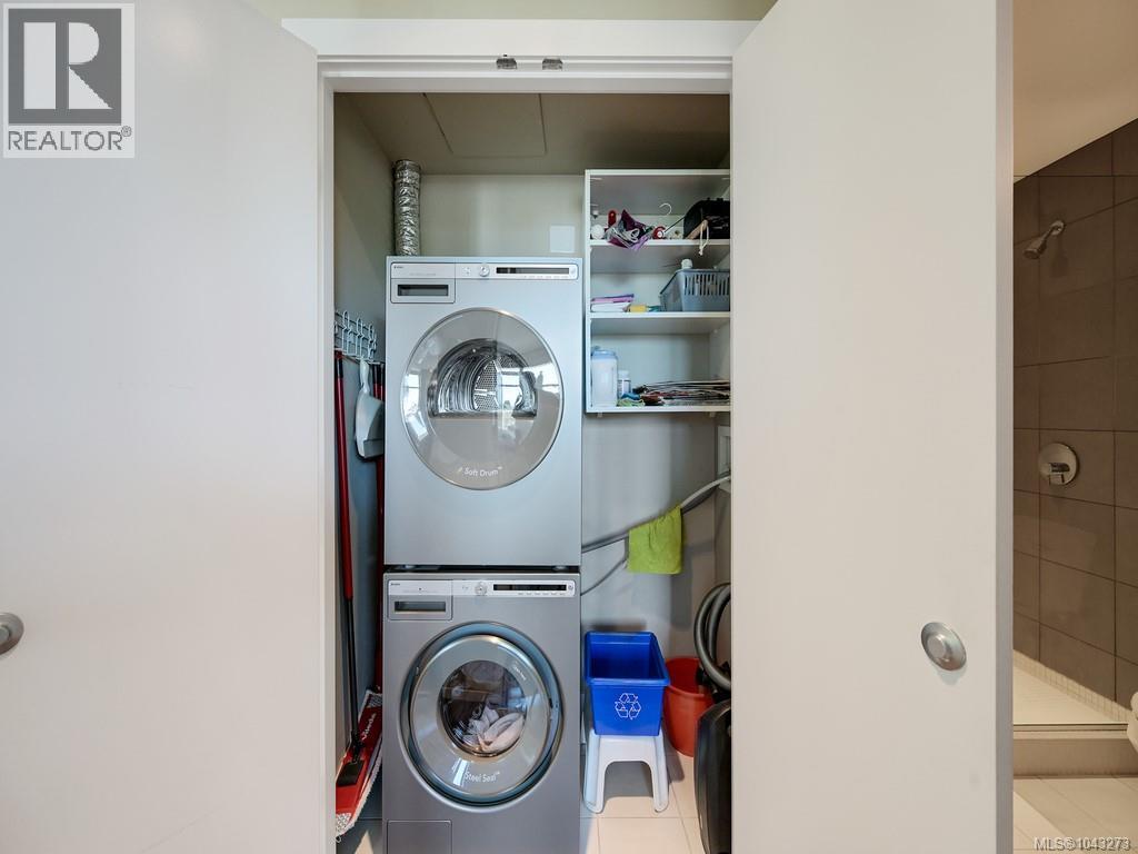 #412 999 Burdett Ave - 21