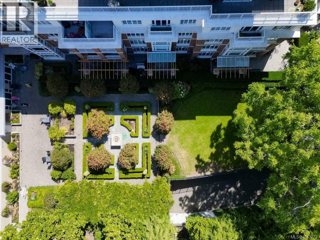 #412 999 Burdett Ave - 33