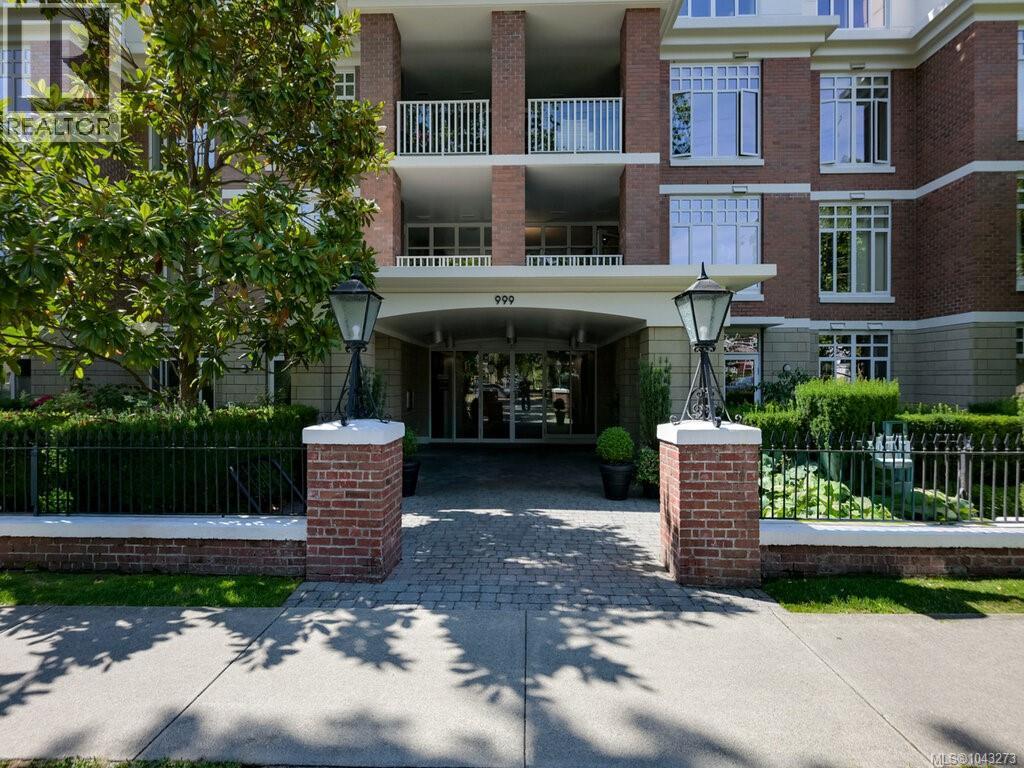 #412 999 Burdett Ave - 35