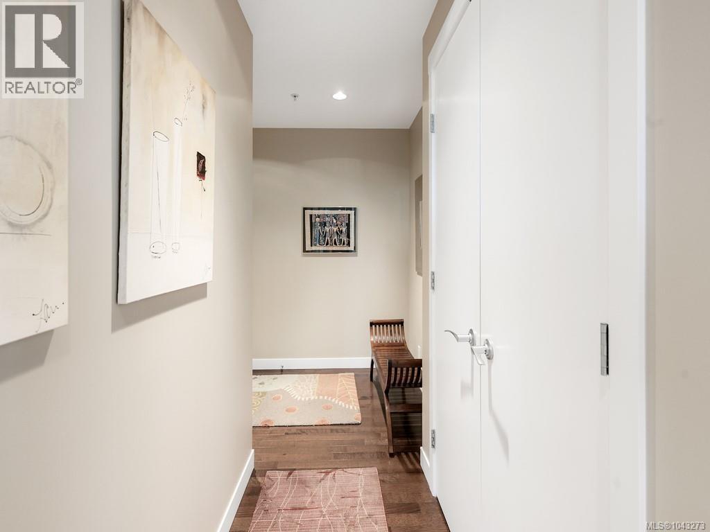 #412 999 Burdett Ave - 27