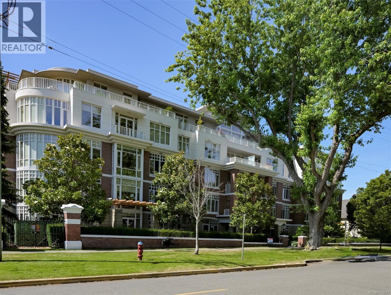 #412 999 Burdett Ave - 36