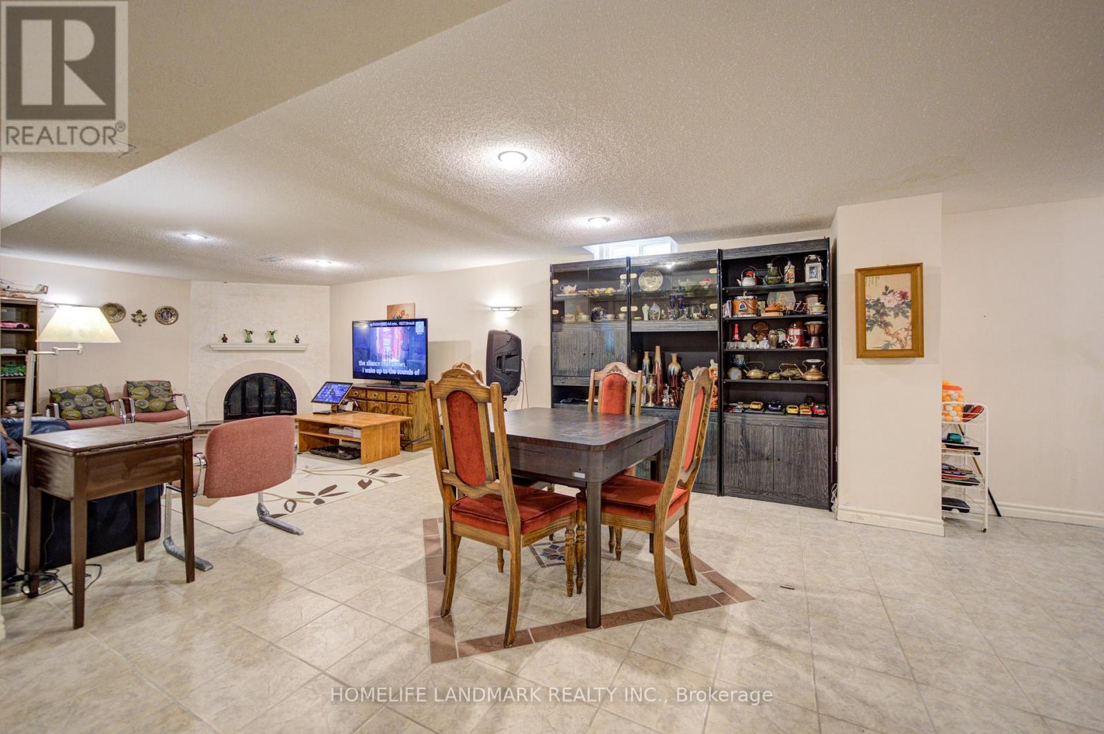 375 MANHATTAN DRIVE - 39
