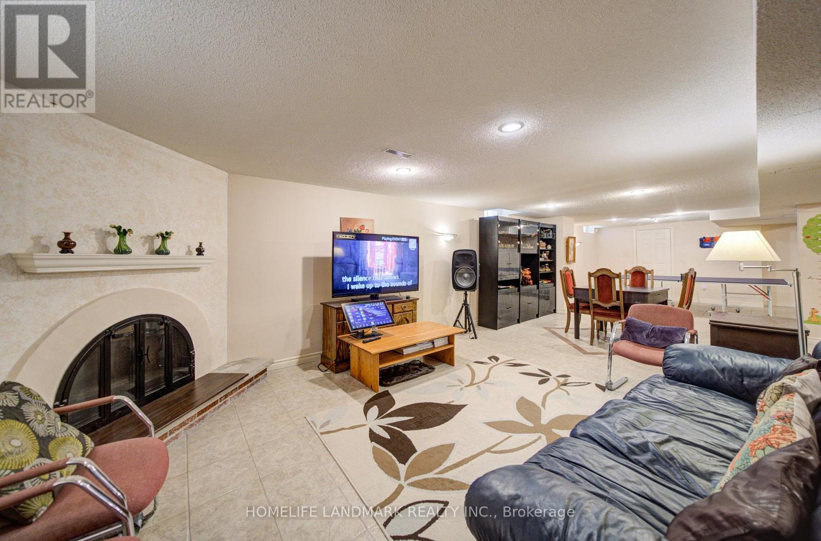 375 MANHATTAN DRIVE - 41