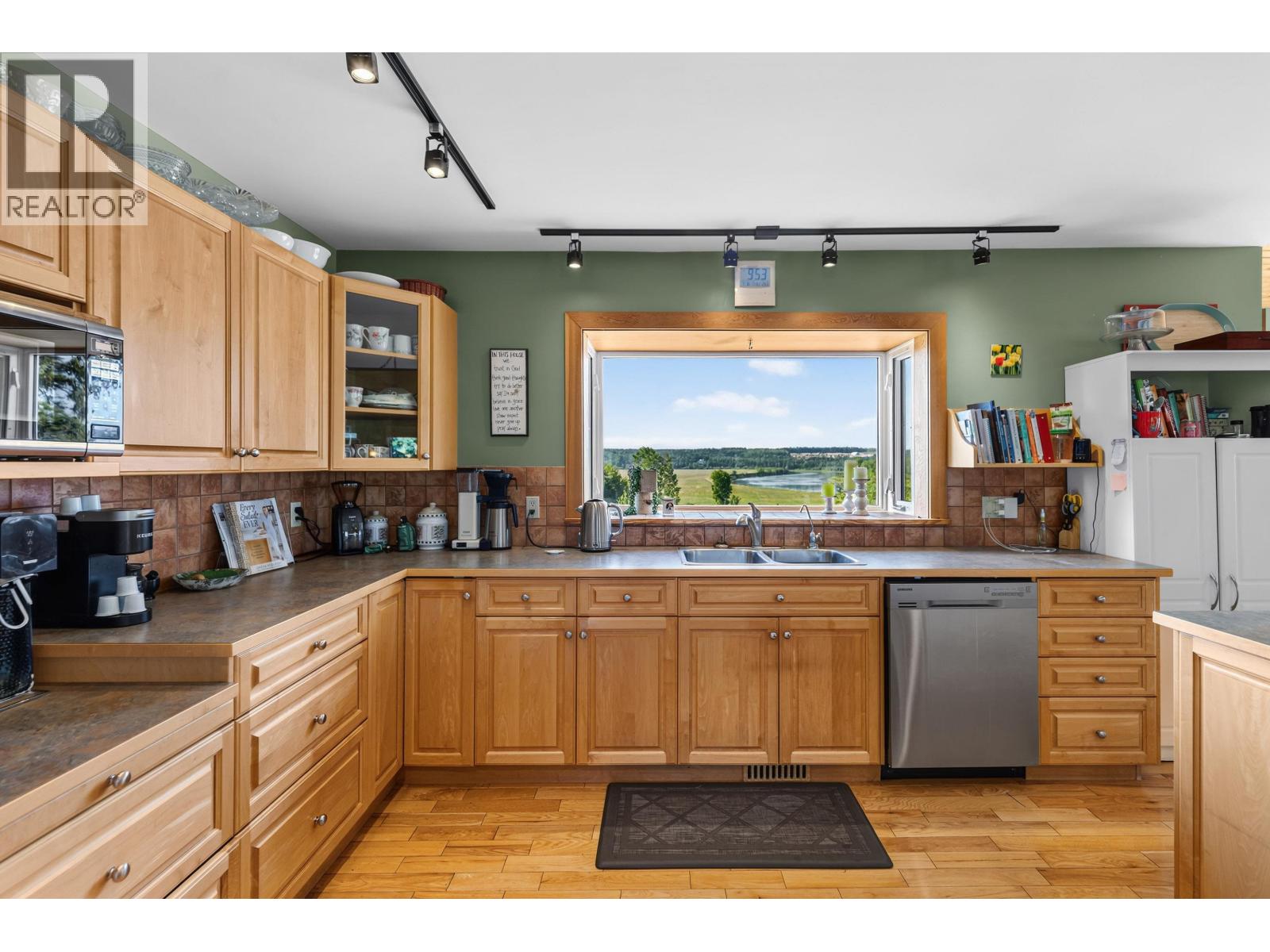 1036 SACKNER ROAD - 4