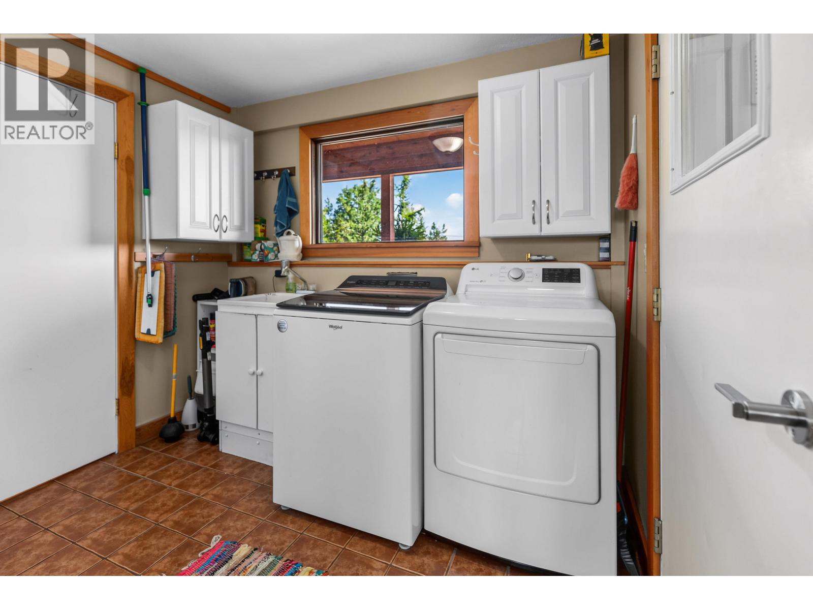 1036 SACKNER ROAD - 17