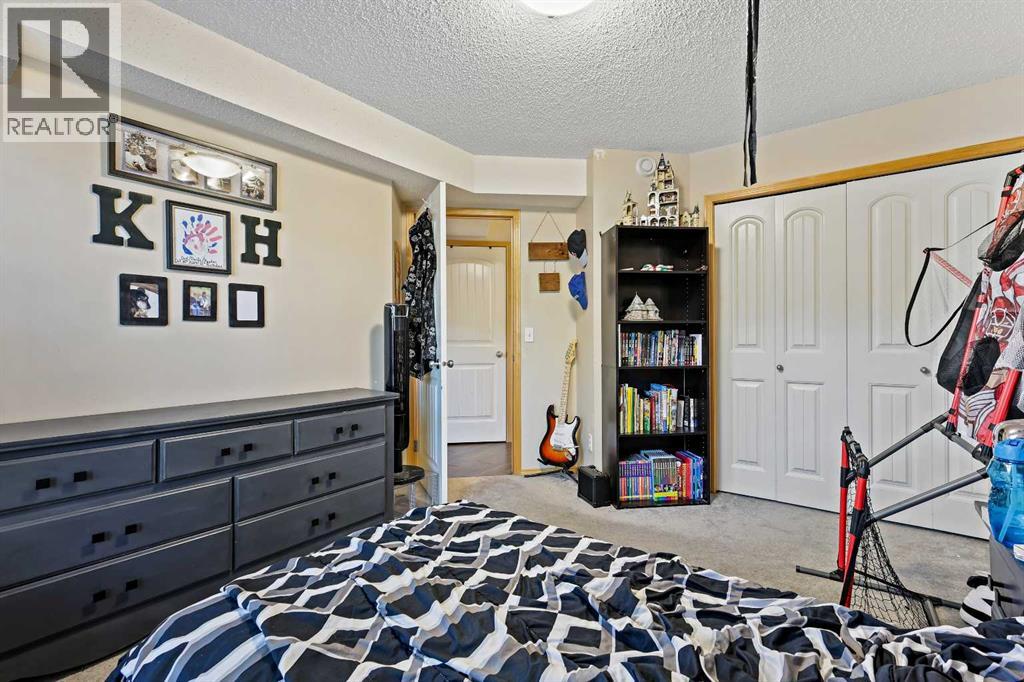 #104 15 Everridge Square SW - 17