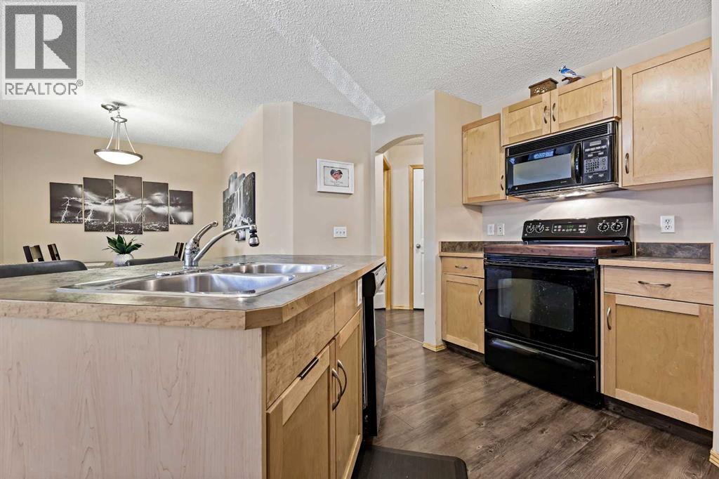 #104 15 Everridge Square SW - 10
