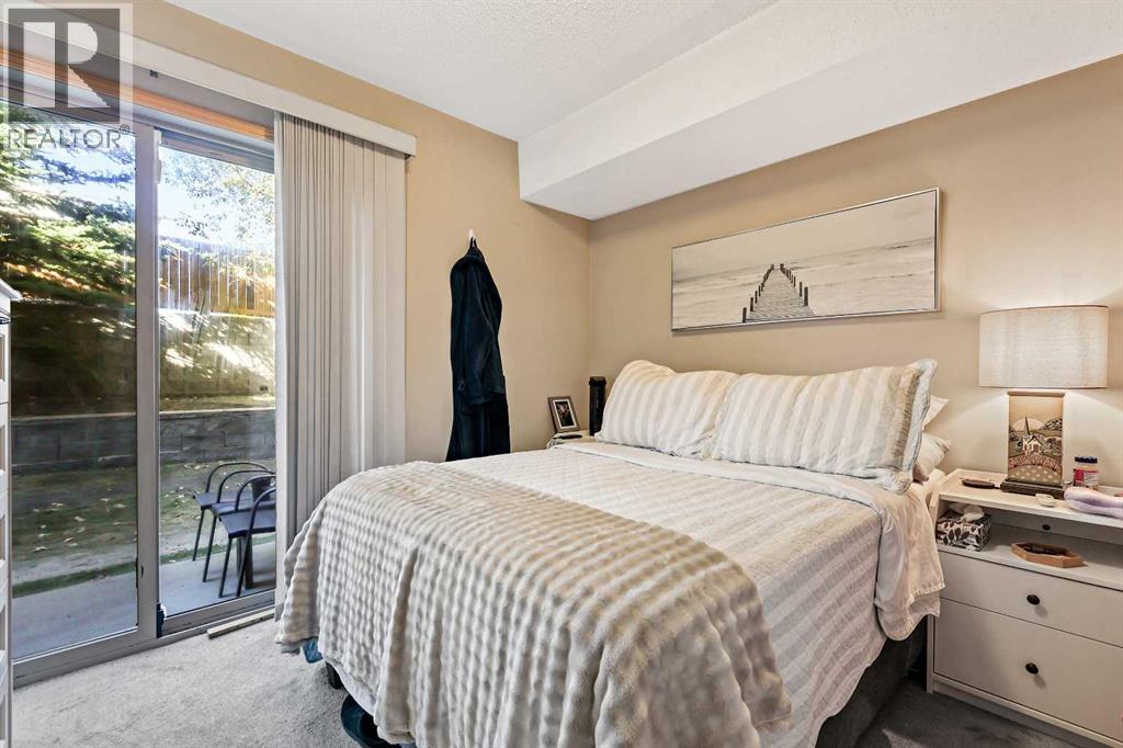 #104 15 Everridge Square SW - 13