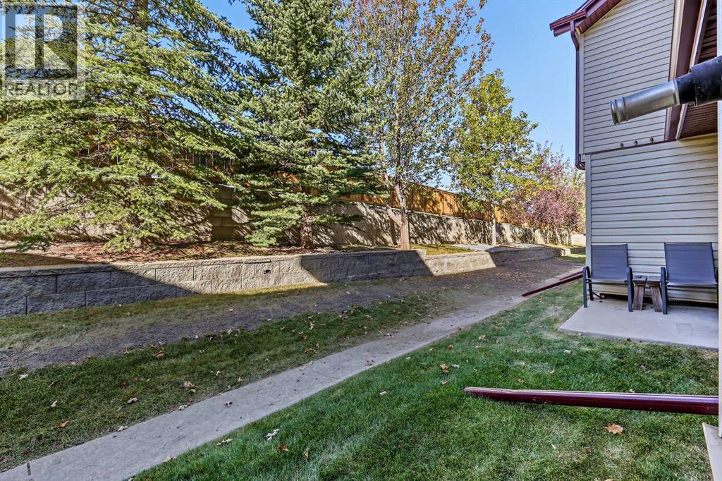 #104 15 Everridge Square SW - 20