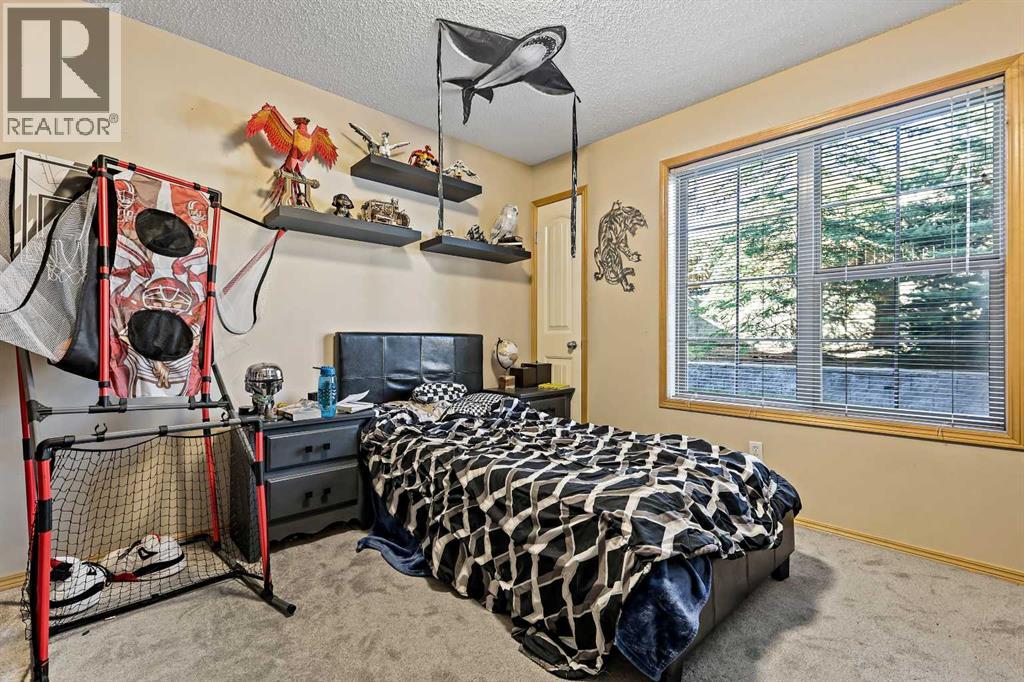 #104 15 Everridge Square SW - 16