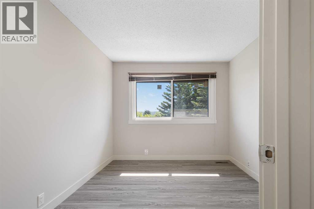 #50 5019 46 Avenue SW - 18
