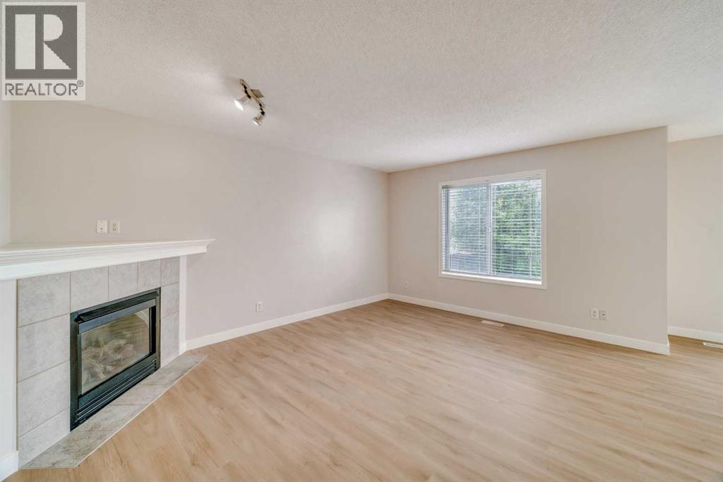 130 Somerglen Way SW - 13