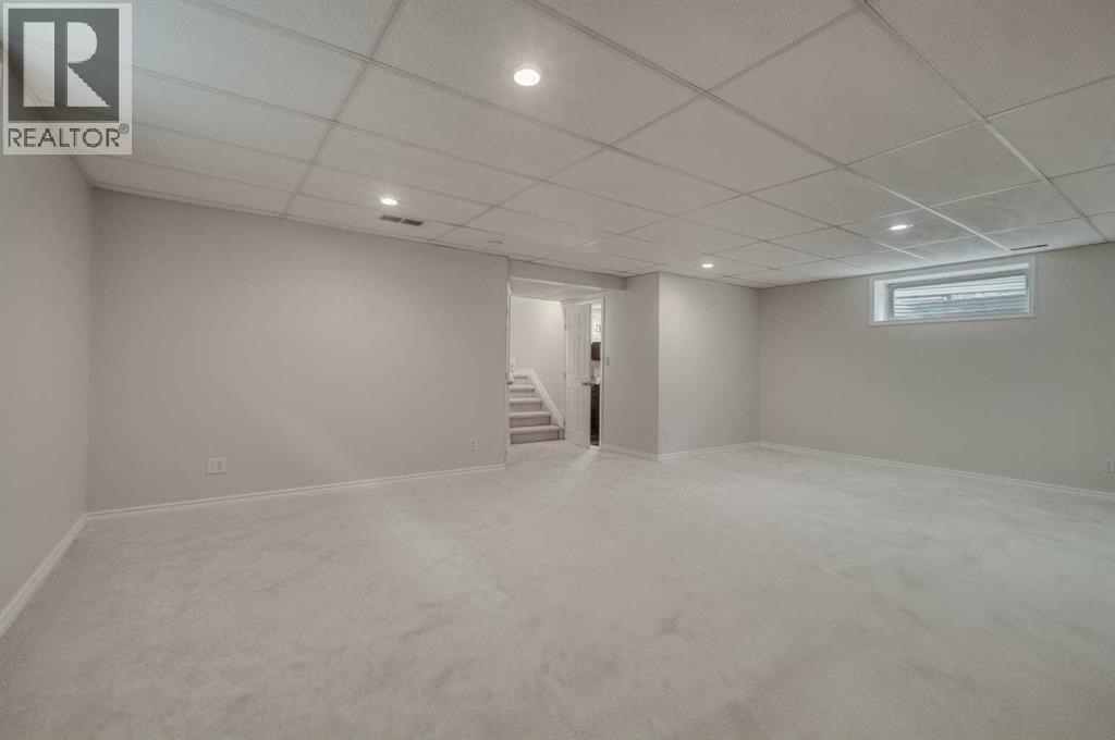 130 Somerglen Way SW - 27
