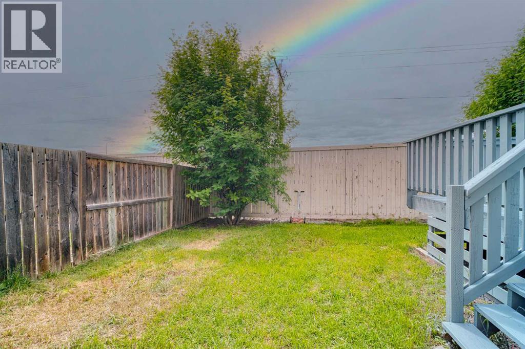 130 Somerglen Way SW - 11