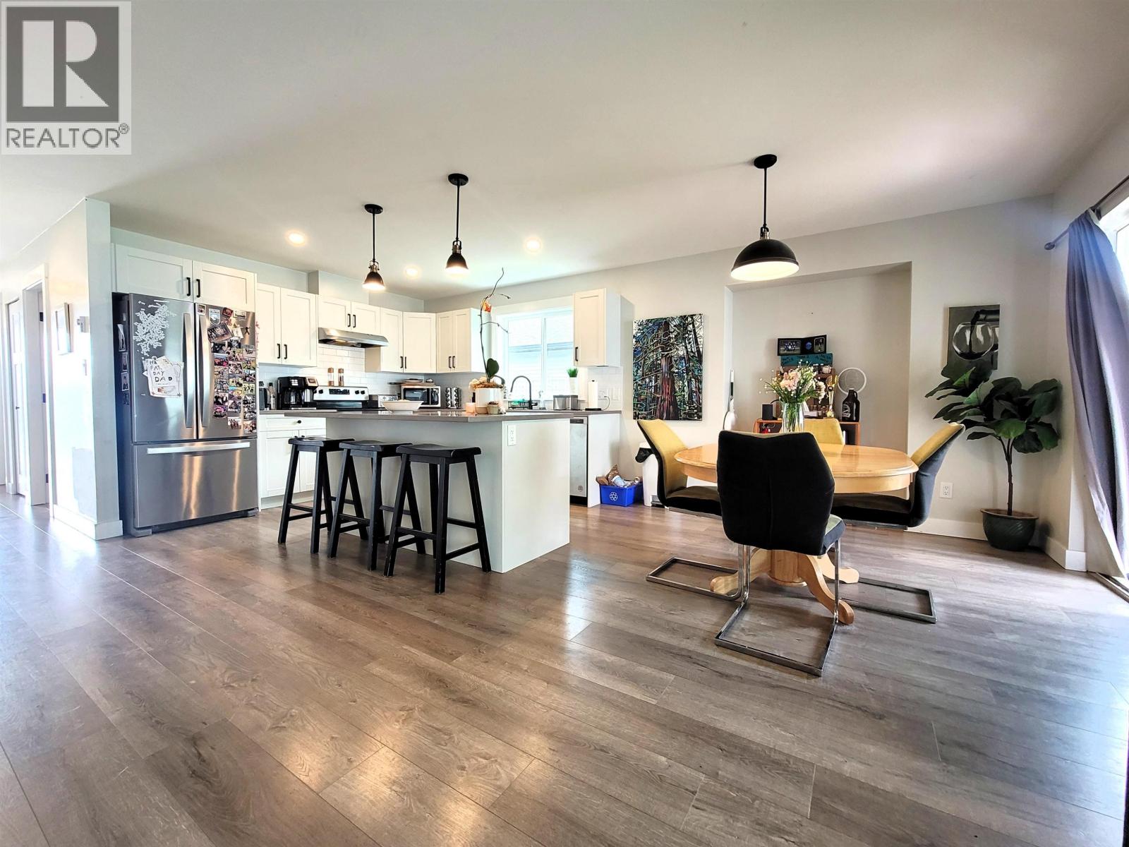 1040 CELIA CRESCENT, Gibsons — photo 2